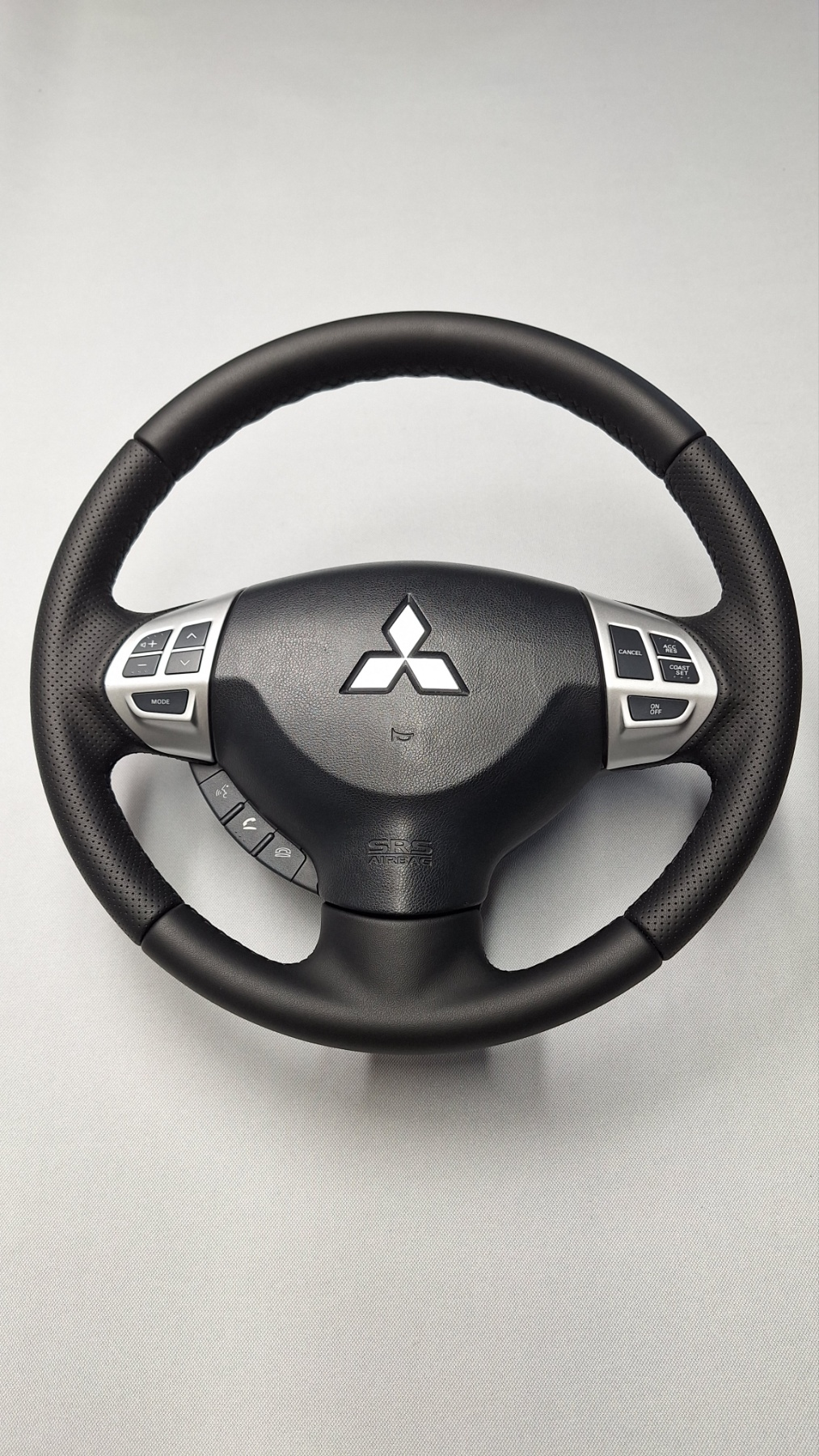 Перетяжка керма Mitsubishi — шкіра з перфорацією