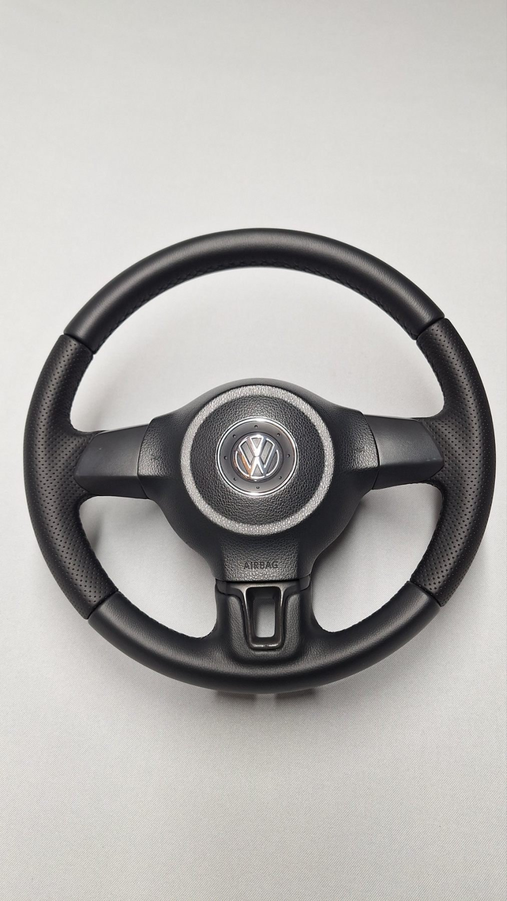 Перетяжка керма VW — шкіра з перфорацією